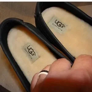 UGG | Shoes | Euc Ugg Black Leather Tucker Loafers Size Men  display picture 3